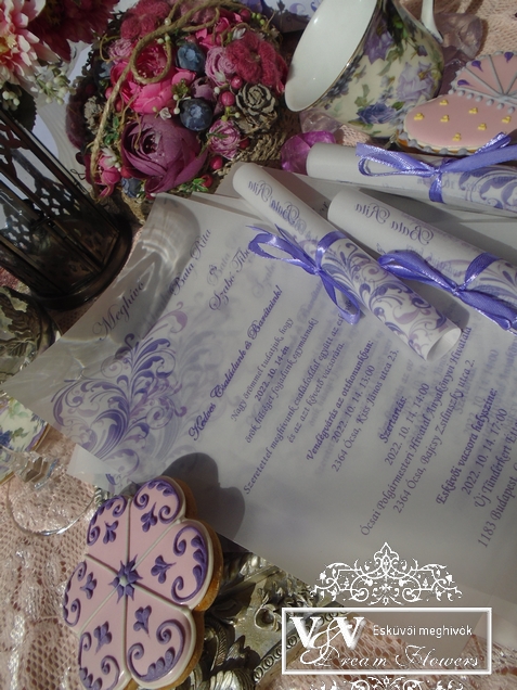 Díszdobozos pausz tekercs esküvői meghívó levendula lila mintával